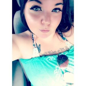 Meet your Posher, Elise